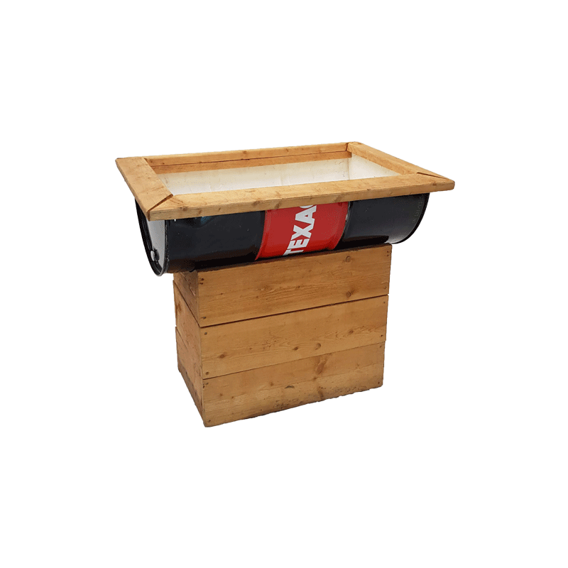 Drankenkoeler oliedrum op een voet van steigerhout